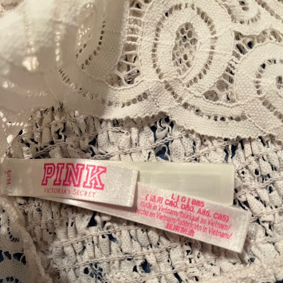 Size large Victoria’s lace bralette. E7c - Picture 2 of 5